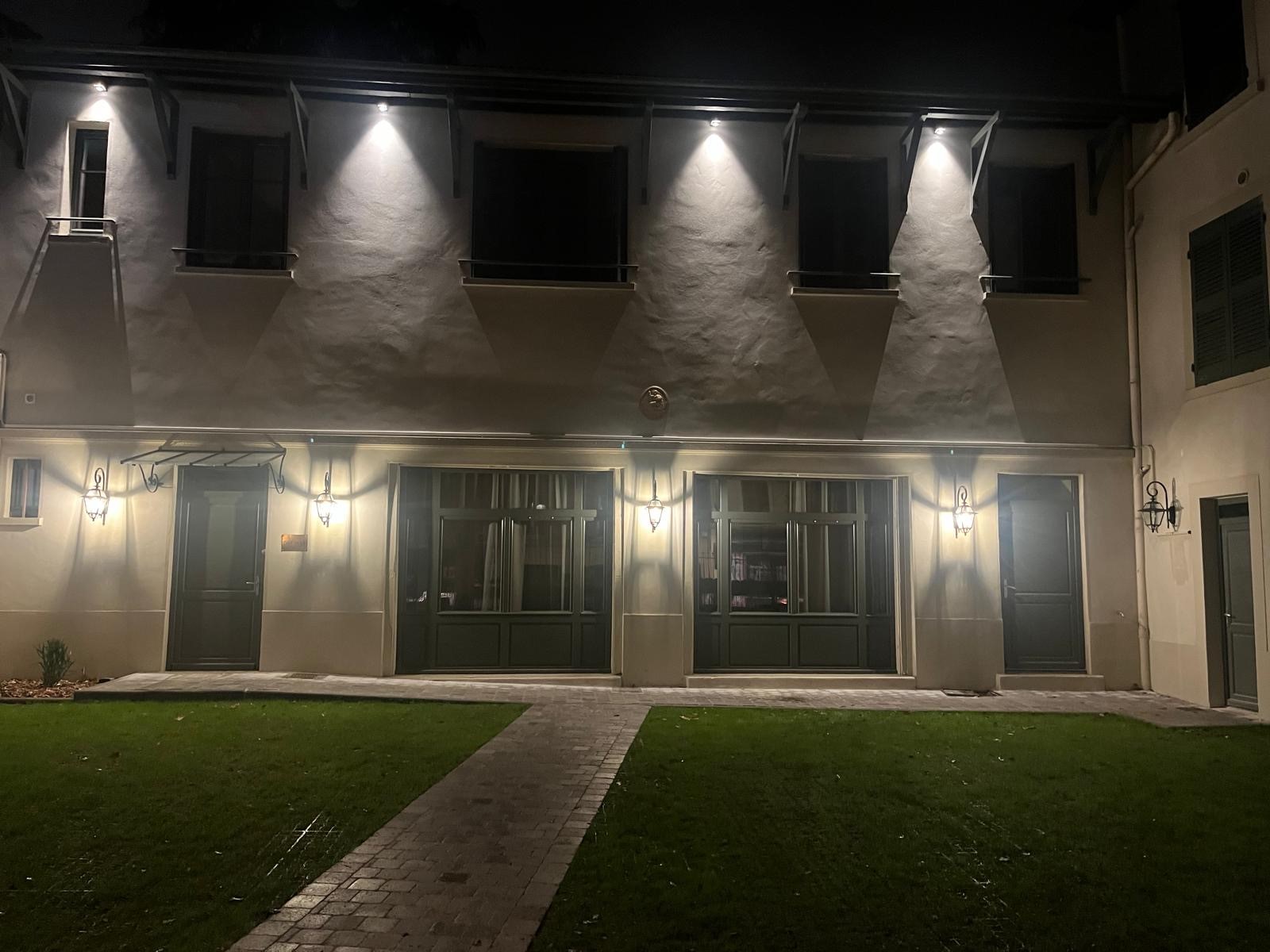 Façade de nuit